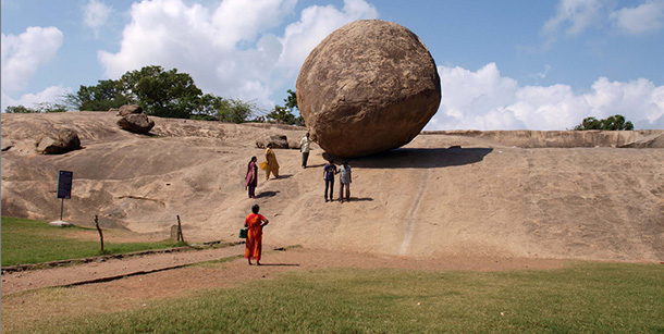Krishna’s-Butterball-pietra-gigante